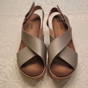 New w/Tags Clarks Sz 7 Metallic Wedge Sandal